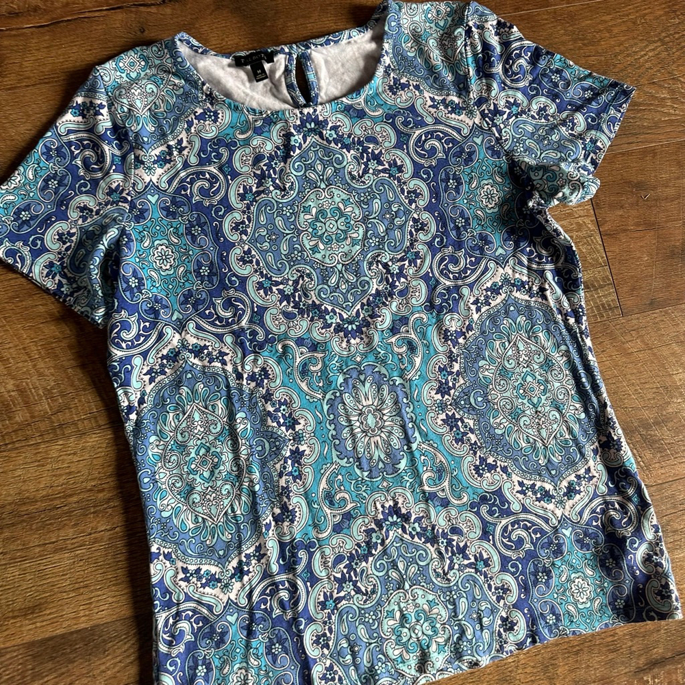 Women's Talbots Blue & White Paisley Short Sleeve Tee M